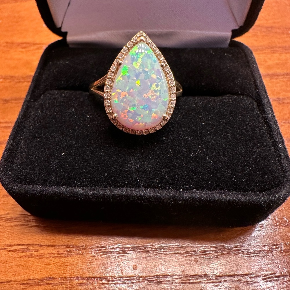 Opal & diamond ring